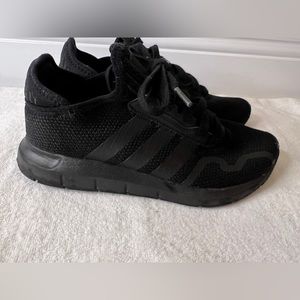 Adidas swift run , kids gently worn sneakers , size 5 1/2